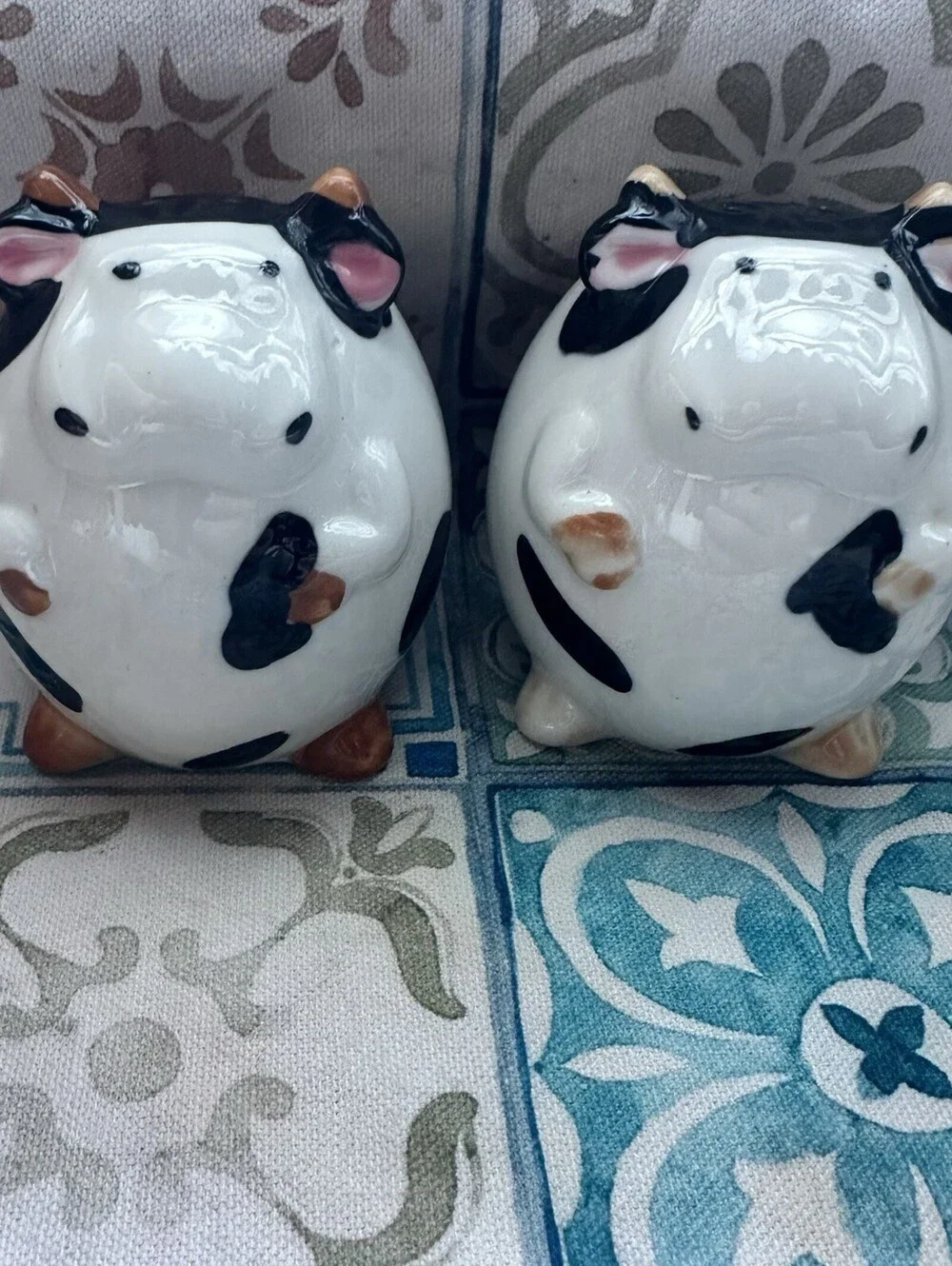 Vintage Chubby Cow Salt And Pepper Shaker Set Farm Cottage Kitchen Kitsch